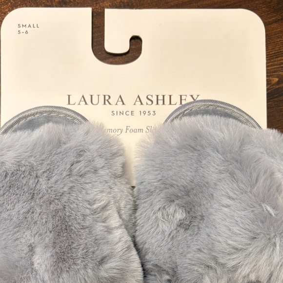 Laura Ashley Fuzzy Slippers, Open Toe, Gray, Memory Foam, Size 5-6 (Small) - Picture 4 of 4
